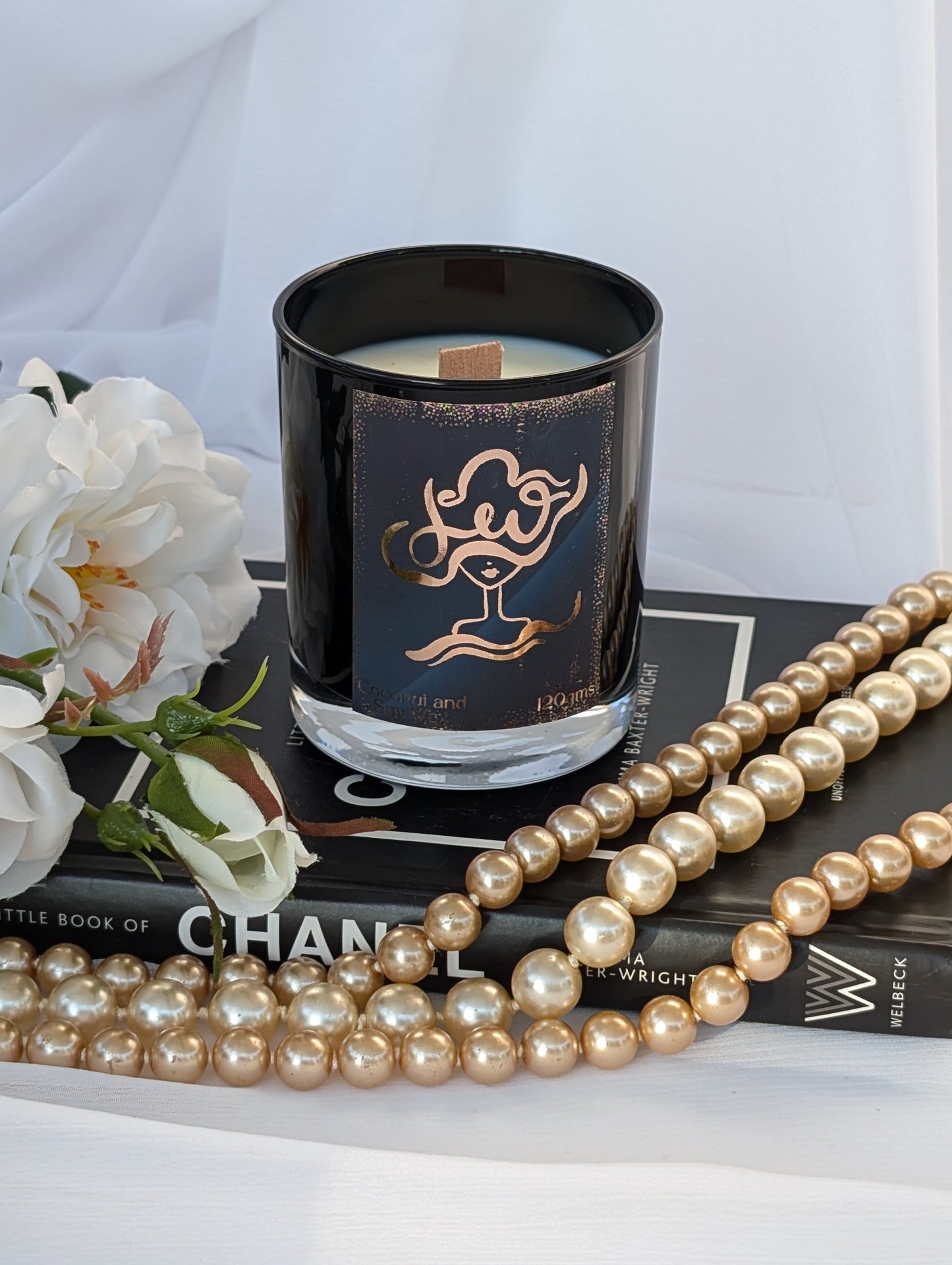 Top view of Gold and Black Leo Zodiac candle showing wood wick